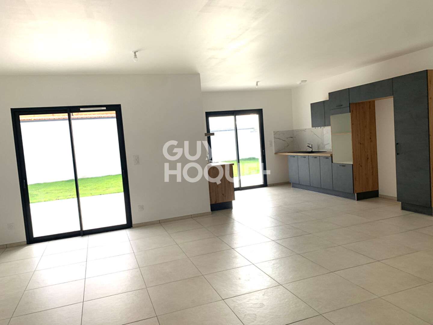 Maison Neuve - 3 chambres + 1 bureau avec piscine et garage