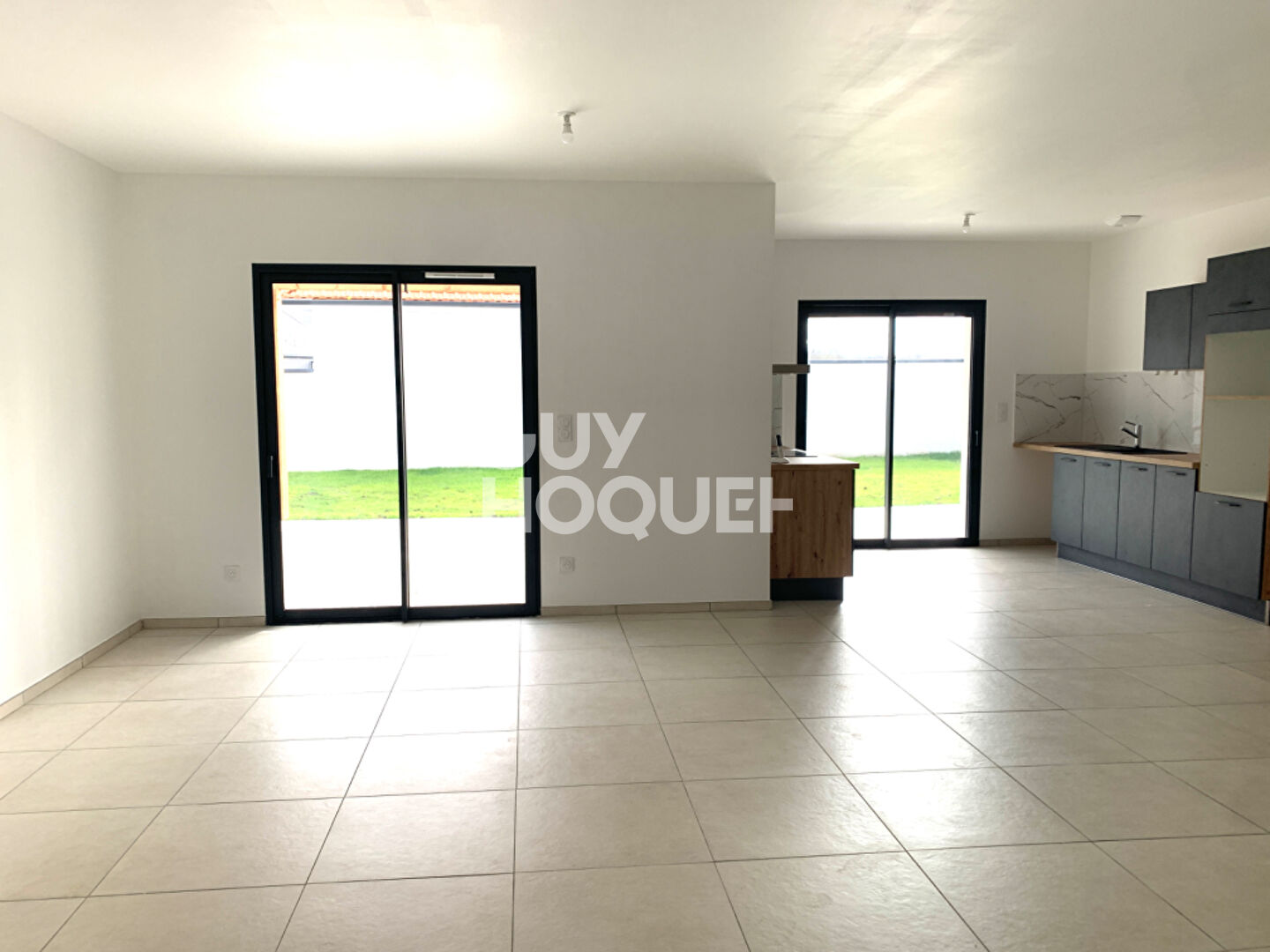 Maison Neuve - 3 chambres + 1 bureau avec piscine et garage