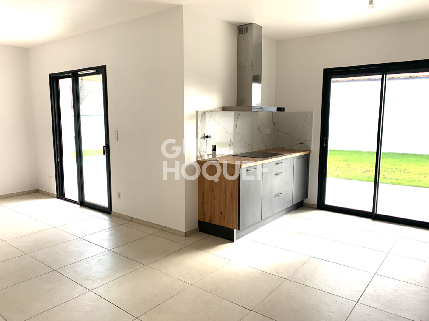 Maison Neuve - 3 chambres + 1 bureau avec piscine et garage