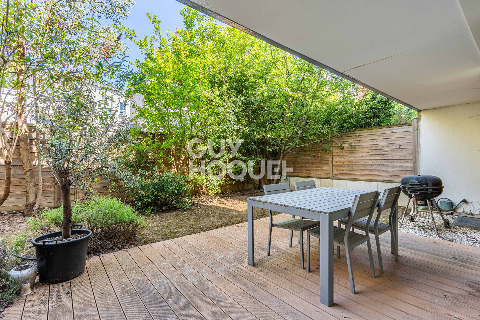 APPARTEMENT 3 PIECES AVEC TERRASSE ET JARDIN