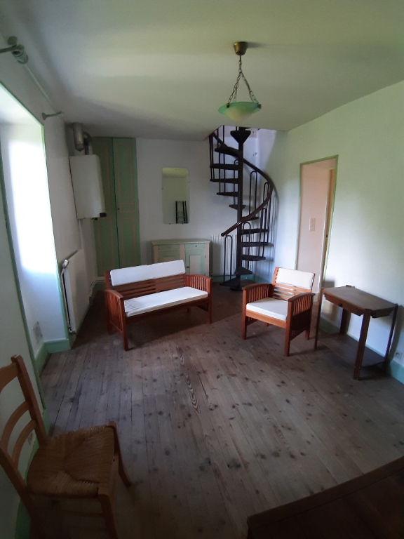 ST PRIVAT maison de village de Type 2 bis