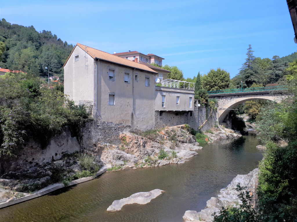 Agréable T2 bis avec stationnement et balcon.