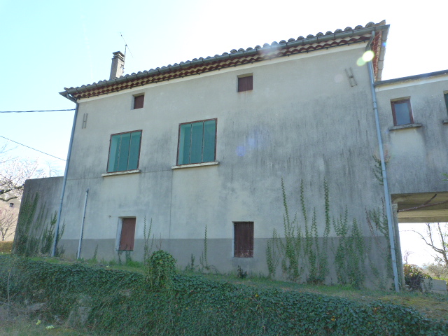 RUOMS - 3' Min des commerces à pied