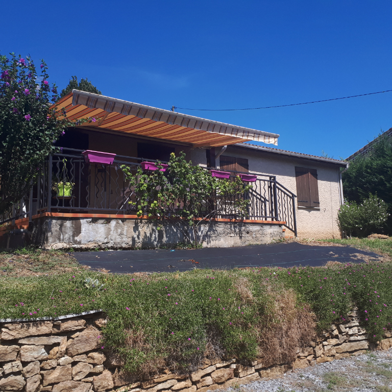 À vendre, maison d'environ 88 m², 5 pièces à VINEZAC (07110).