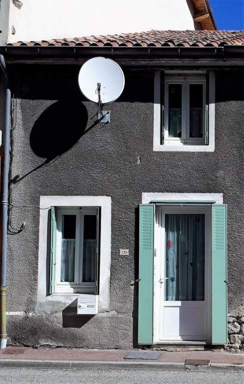 À vendre, maison d'environ 79 m² à MAYRES (07330).