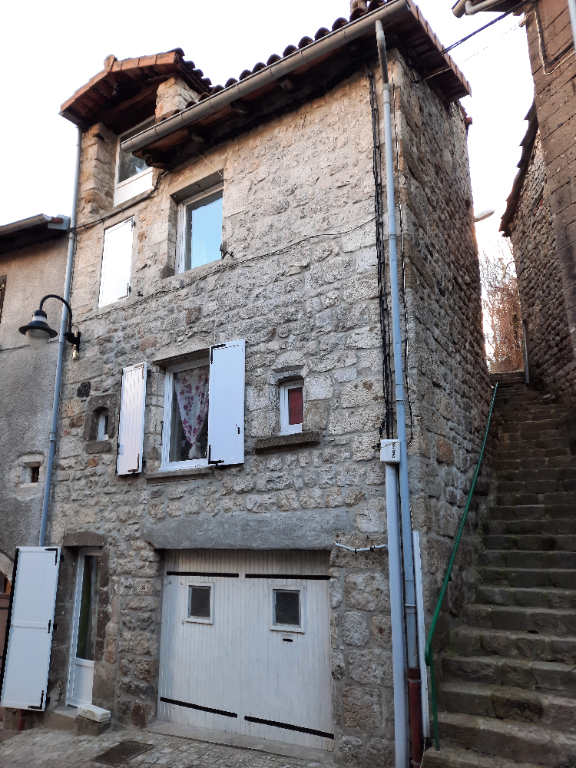 Vente d'une maison T3 (120 m²) à MONTPEZAT SOUS BAUZON