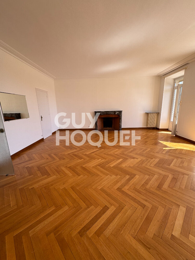 Appartement de charme en centre-ville avec grande terrasse