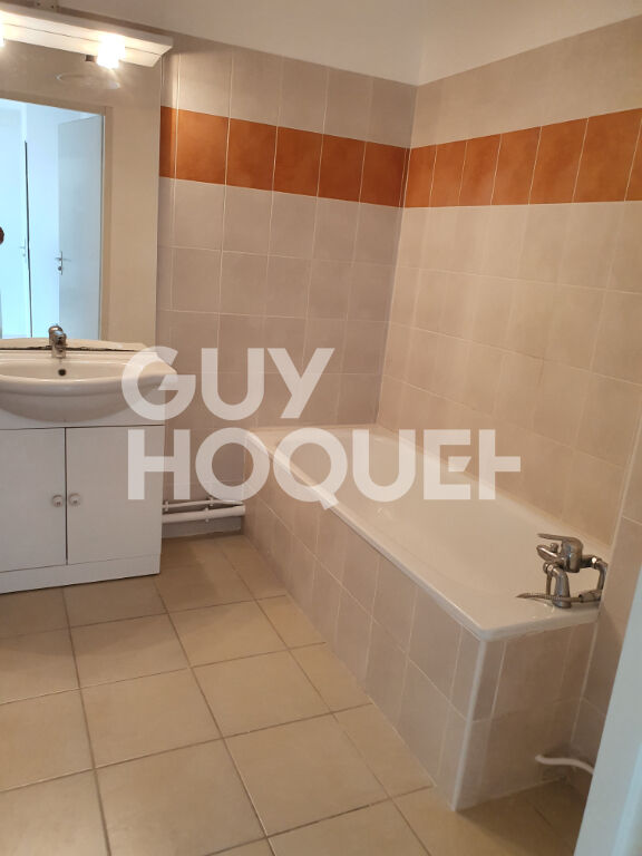 Appartement  3 pièce(s)  AUBENAS