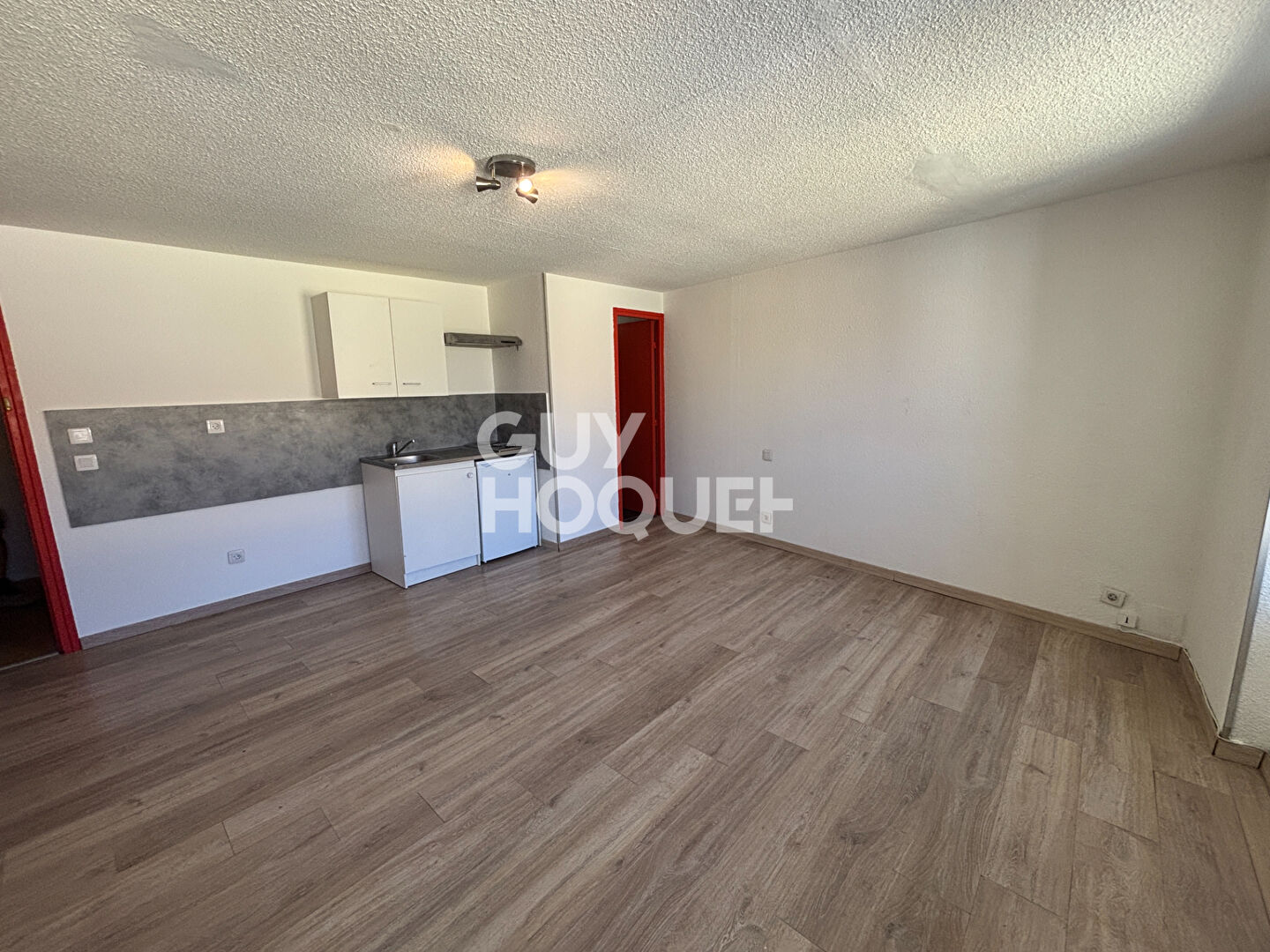 Appartement T1 à louer au dernier étage à Aubenas - Centre Ville