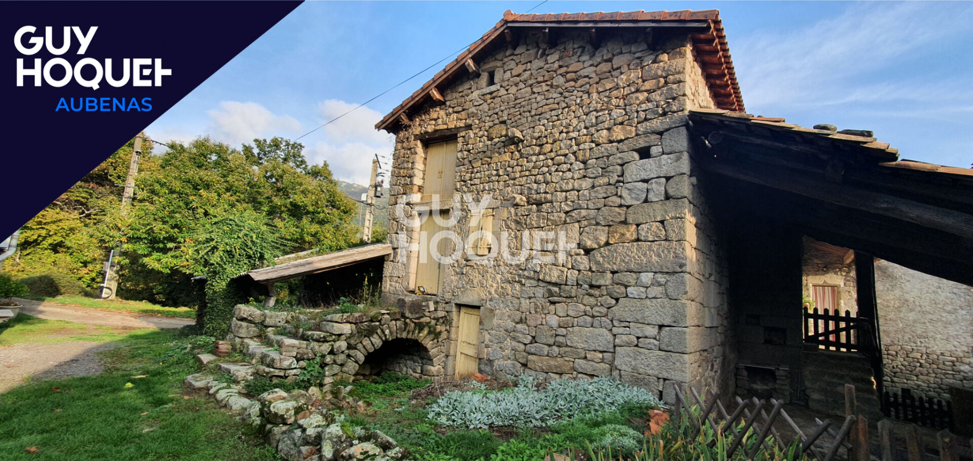 Petite bâtisse en pierres d'environ 60m²  à restaurer