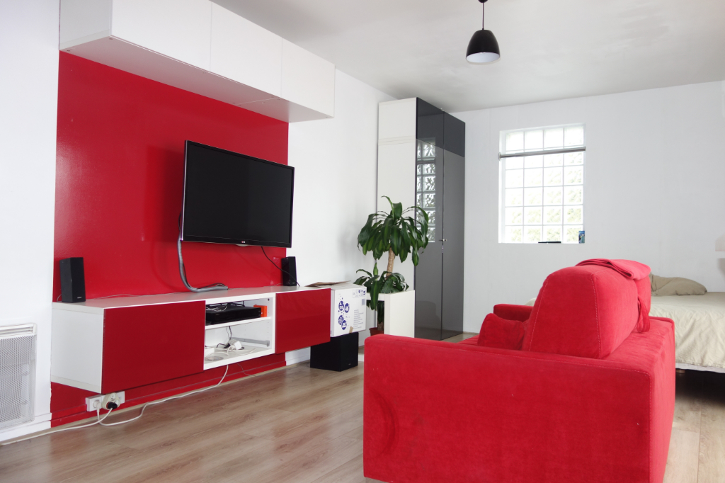 STUDIO VENDU LOUÉ A VENDRE - 30 m² + PLACE DE PARKING EN SS - LA COURNEUVE PROCHE RER