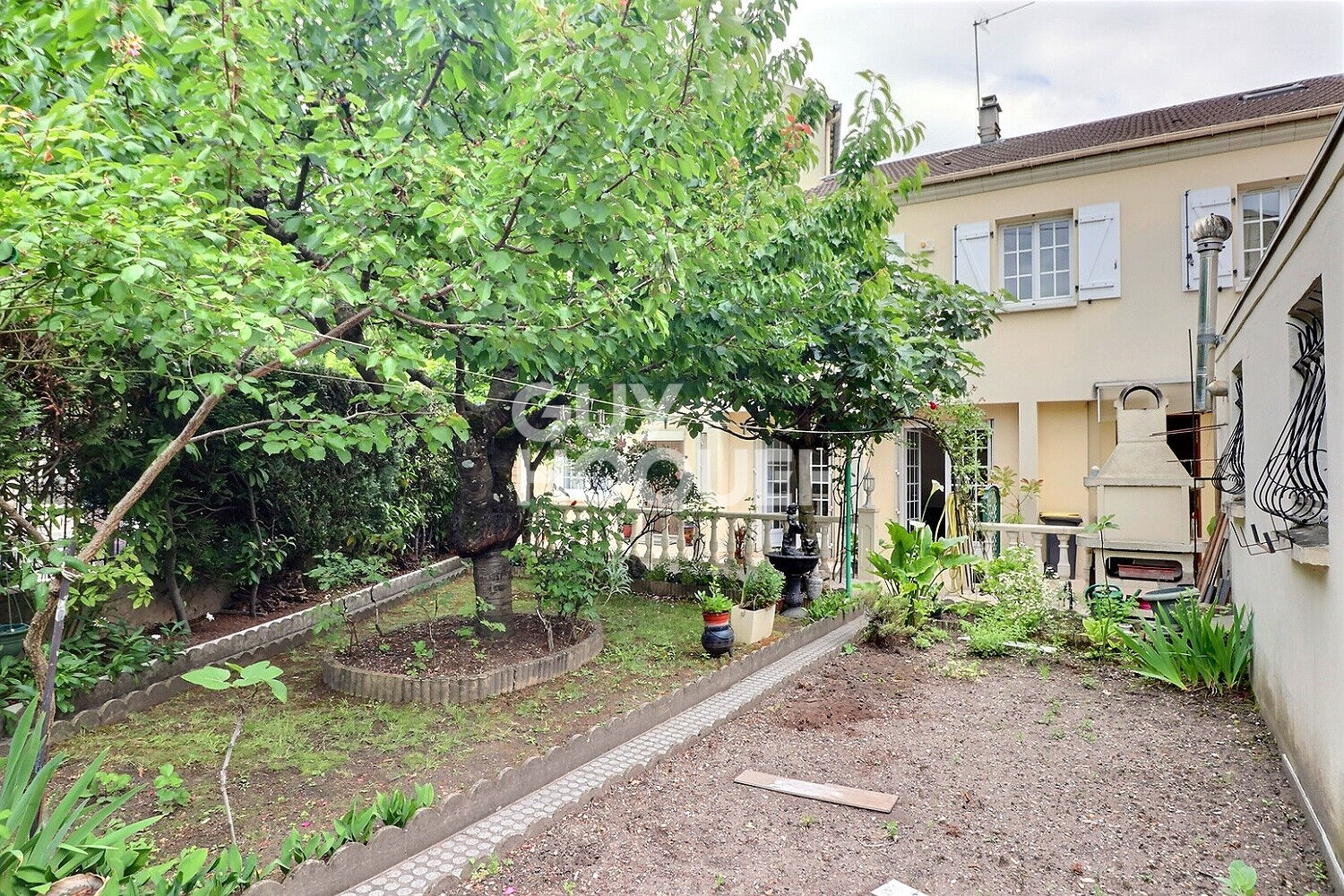 MAISON FAMILIALE AVEC STUDIO GARAGE ET JARDIN - FORT D'AUBERVILLIERS
