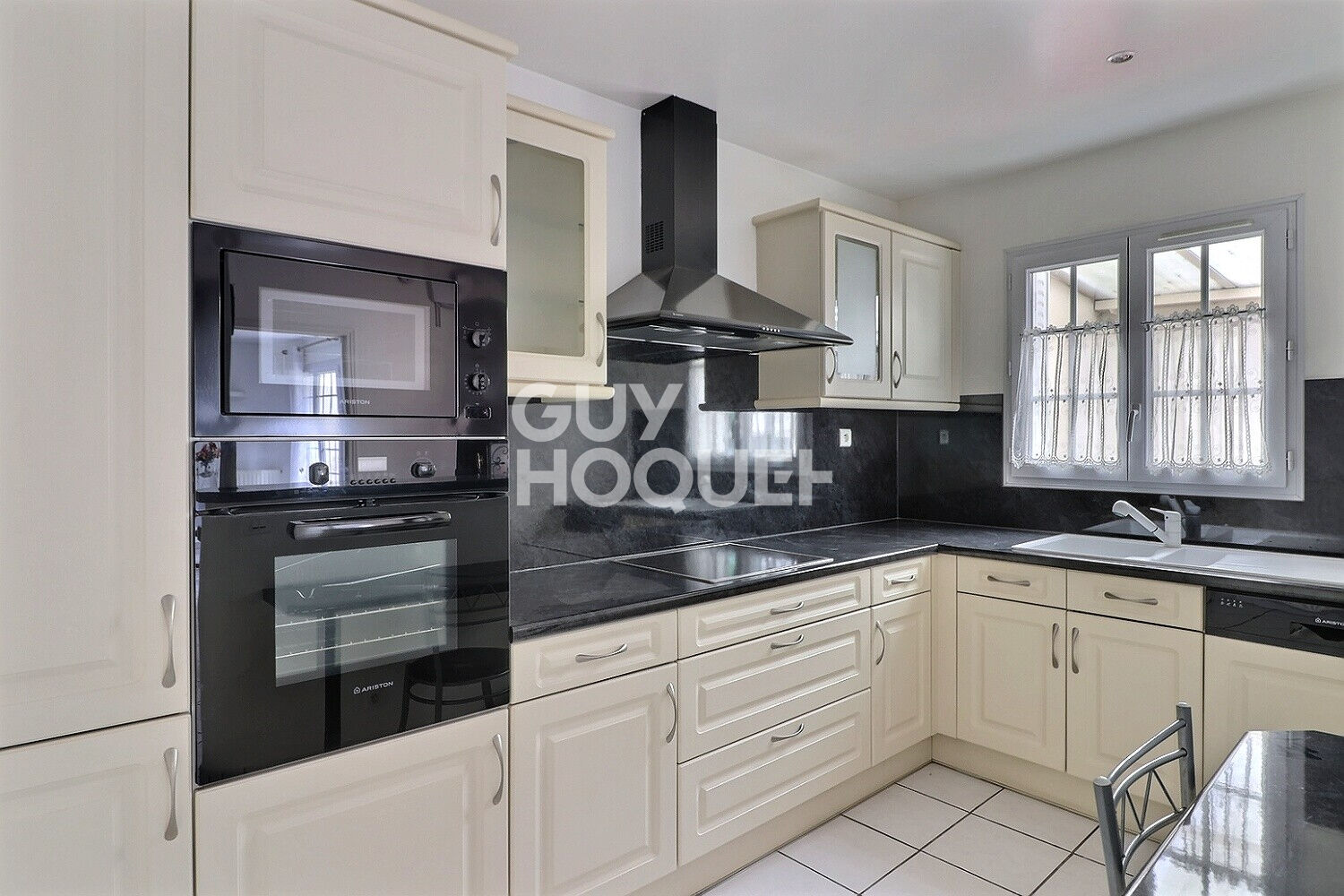 MAISON FAMILIALE AVEC STUDIO GARAGE ET JARDIN - FORT D'AUBERVILLIERS