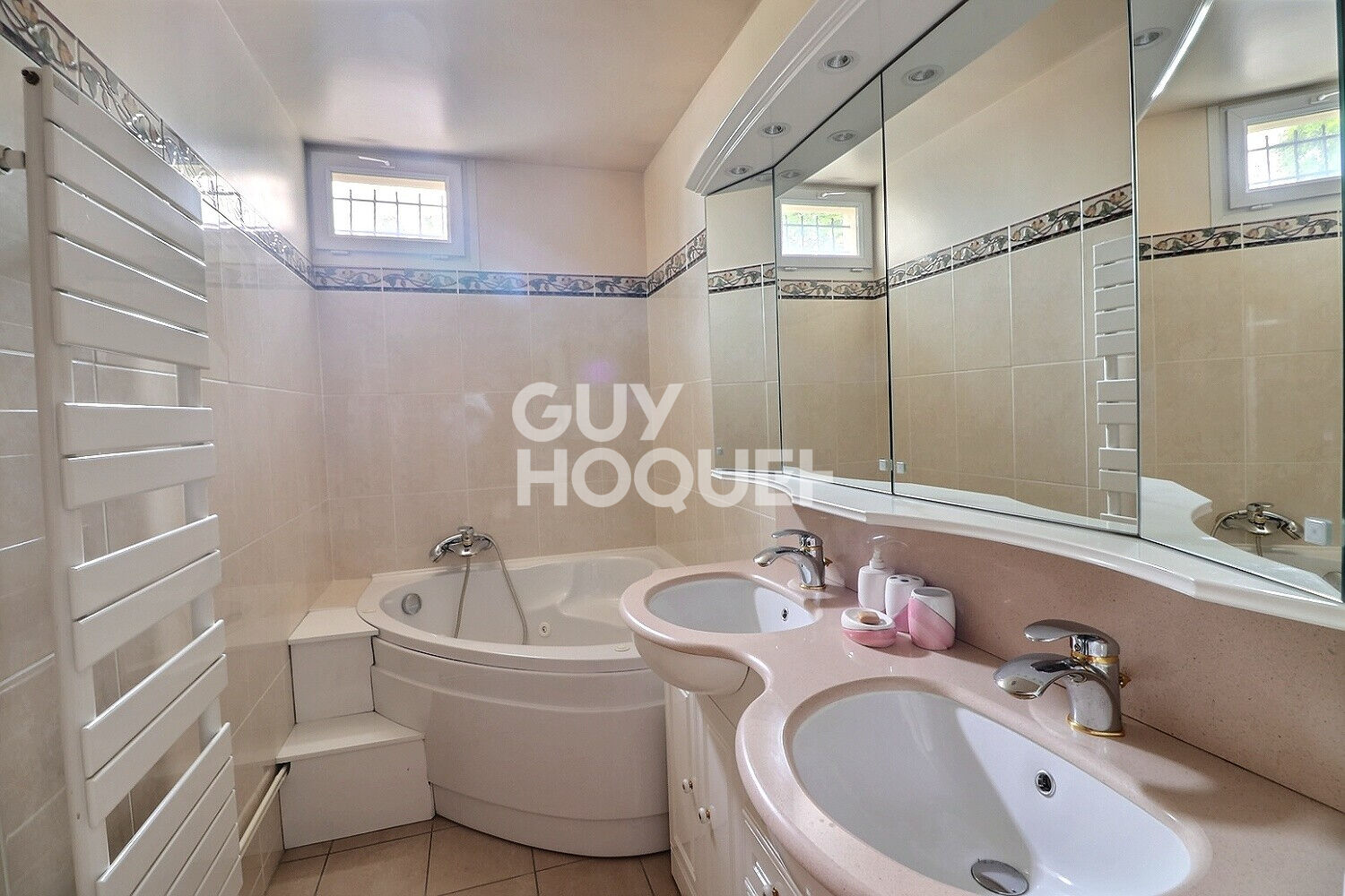 MAISON FAMILIALE AVEC STUDIO GARAGE ET JARDIN - FORT D'AUBERVILLIERS