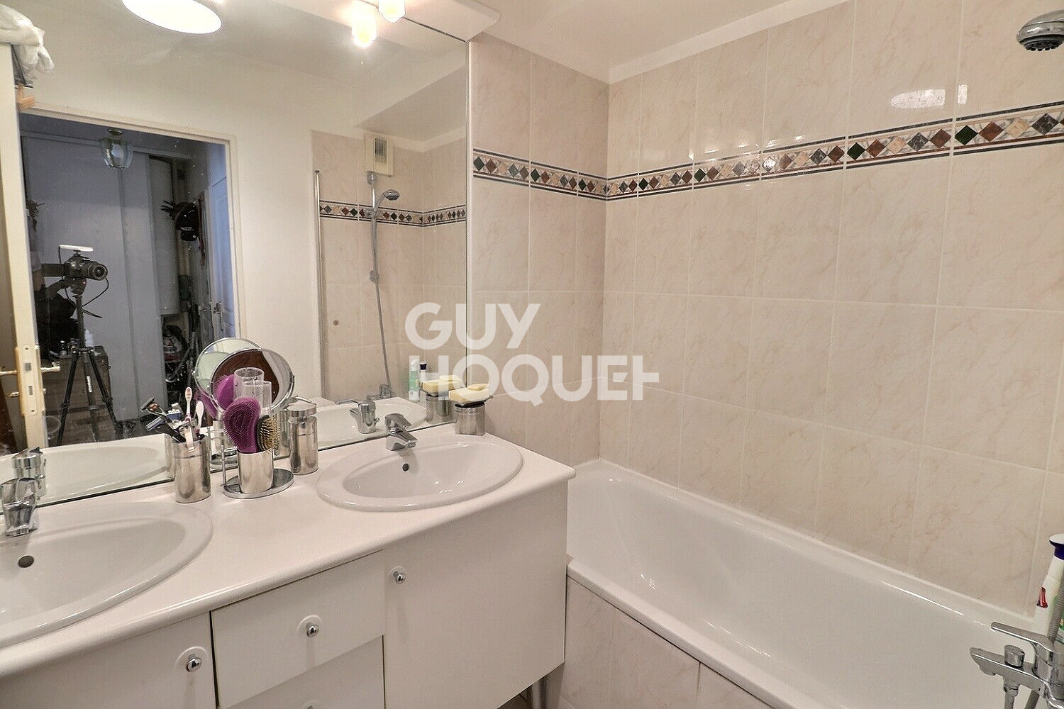 APPARTEMENT 3 PIECES + BALCON ET PARKING - AUBERVILLIERS METRO 4 CHEMINS