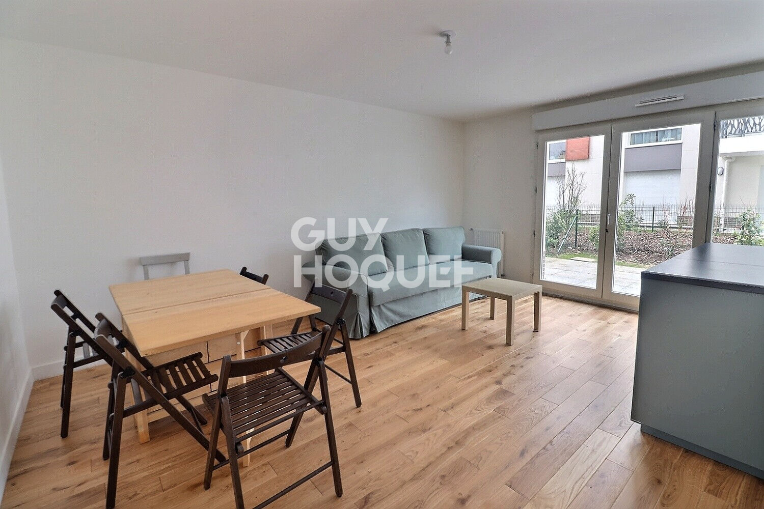 2 PIECES MEUBLE AVEC  JARDIN ET PLACE DE PARKING