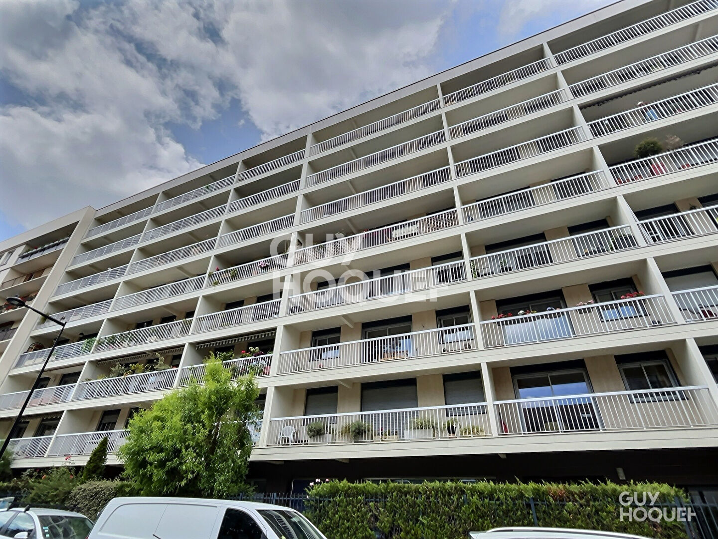 APARTEMENT FAMILIAL 5 PIECES - 105 m²  AVEC BALCON, DOUBLE PARKING ET CAVE - MAIRIE D'AUBERVILLIERS