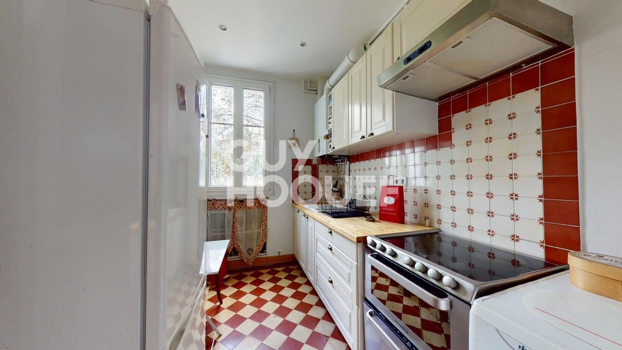 APPARTEMENT 4 PIECES - IMMEUBLE HAUSSMANNIEN - MAIRIE D'AUBERVILLIERS