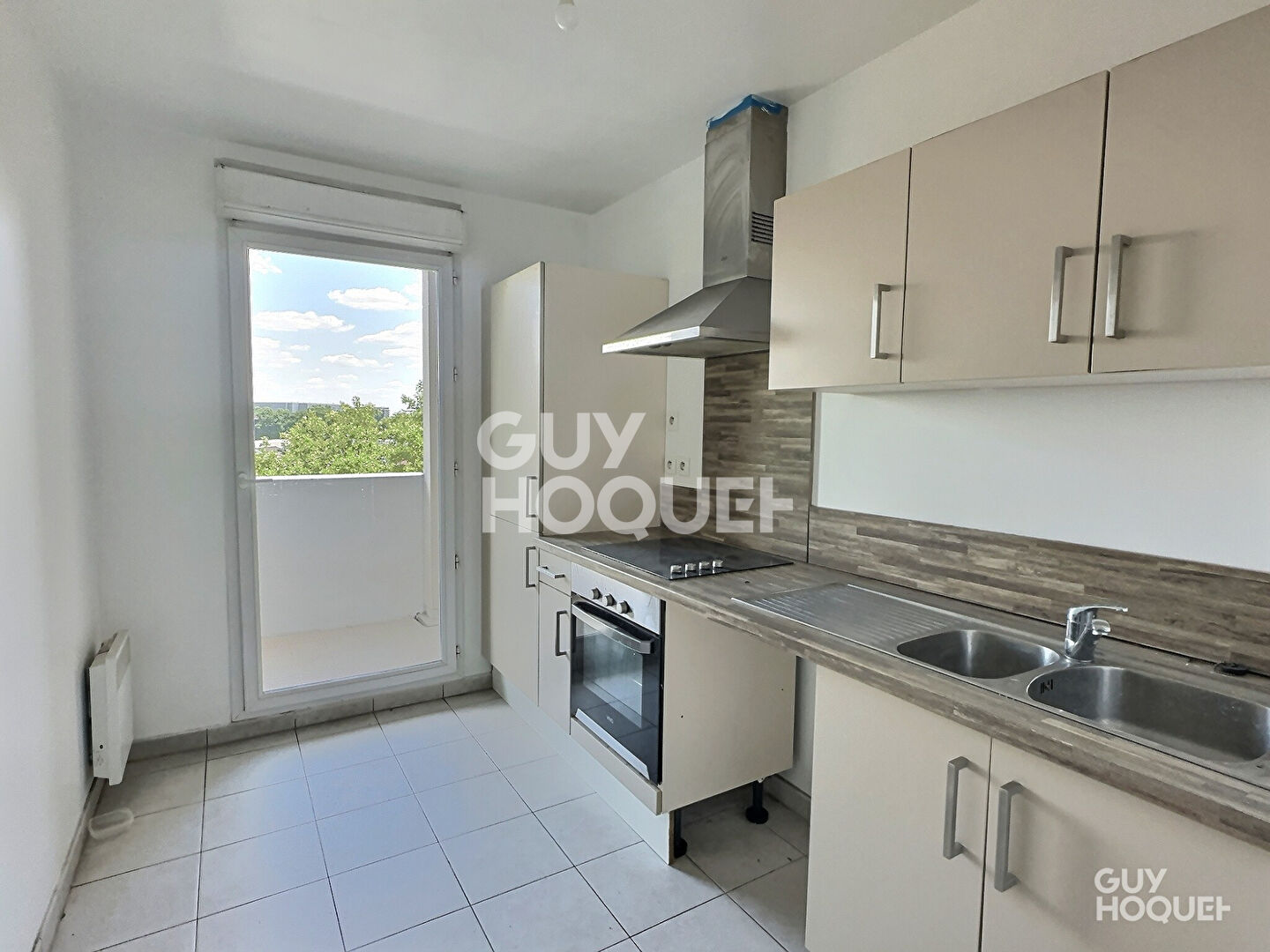 APPARTEMENT 3 PIECES AVEC BALCON CAVE ET PARKING - SAINT DENIS PLEYEL