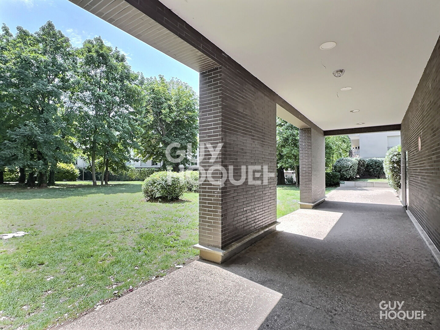 APPARTEMENT 3 PIECES AVEC BALCON CAVE ET PARKING - SAINT DENIS PLEYEL