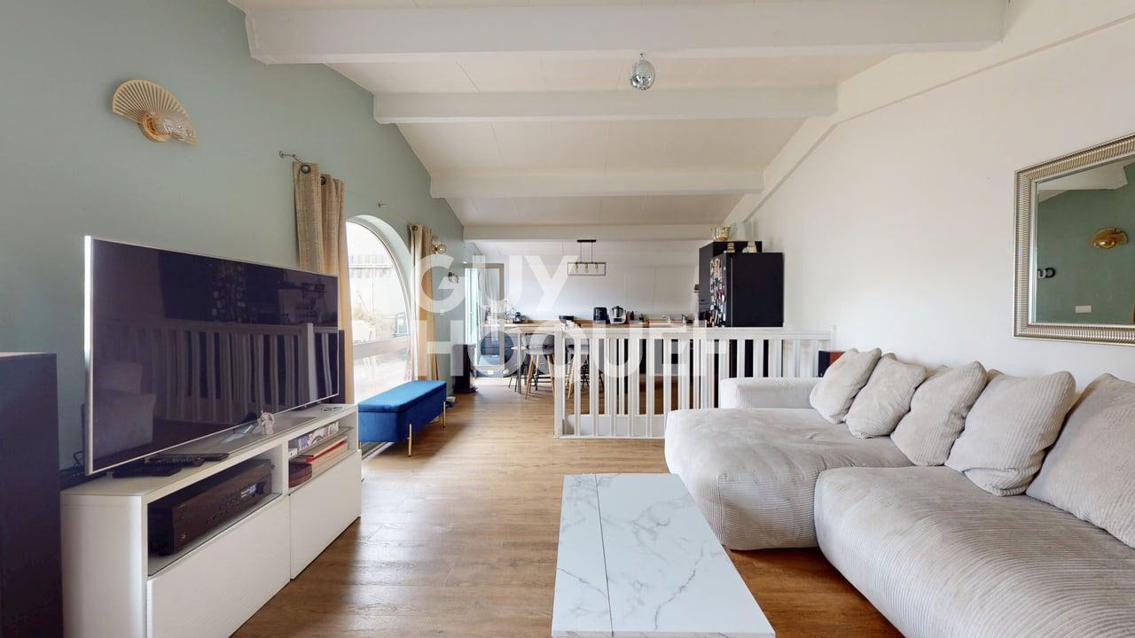 APPARTEMENT EN DUPLEX AVEC TERRASSE ET PARKING - ROSNY SOUS BOIS