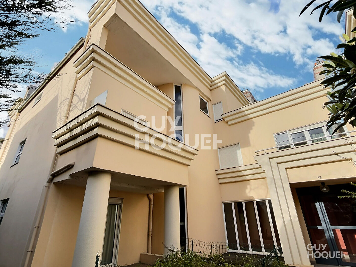 APPARTEMENT EN DUPLEX AVEC TERRASSE ET PARKING - ROSNY SOUS BOIS