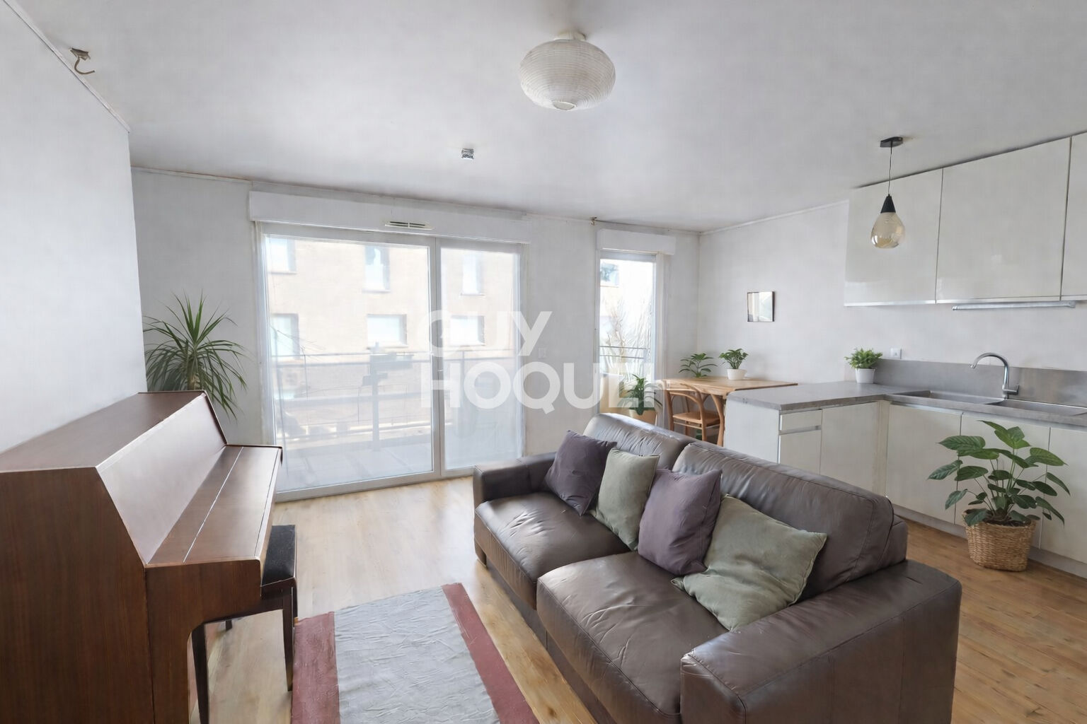 APPARTEMENT 2 PIECES AVEC BALCON ET PARKING - AUBERVILLIERS PROCHE METRO