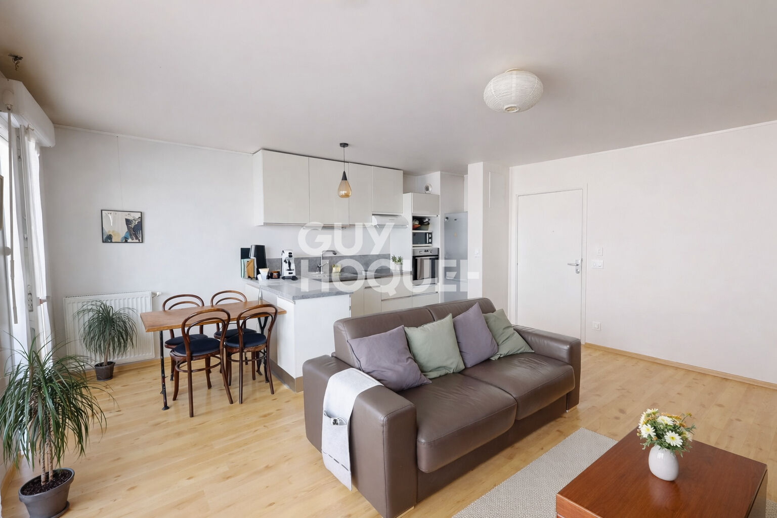 APPARTEMENT 2 PIECES AVEC BALCON ET PARKING - AUBERVILLIERS PROCHE METRO