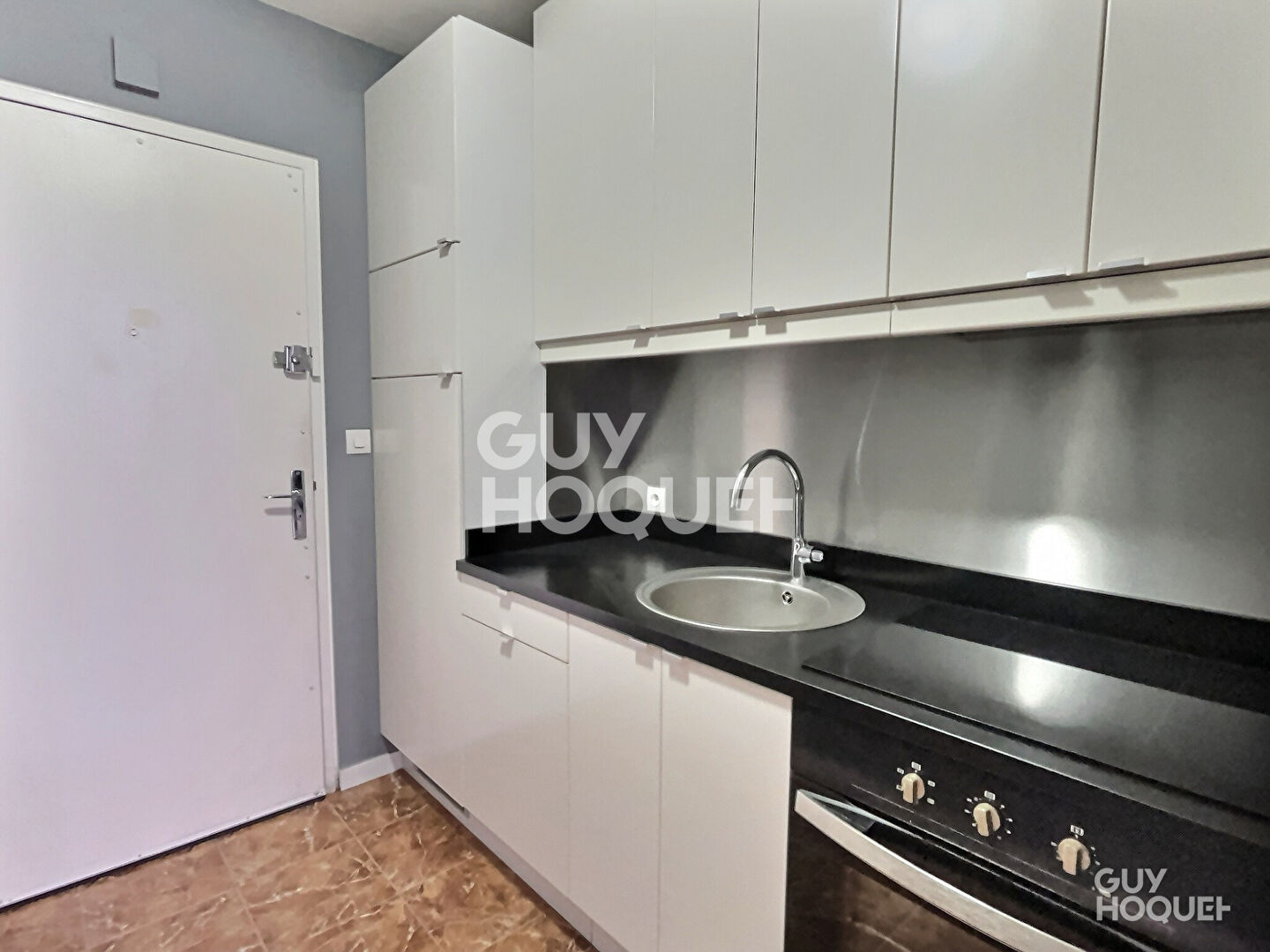 STUDIO AVEC BALCON - AUBERVILLIERS PORTE DE LA VILLETTE