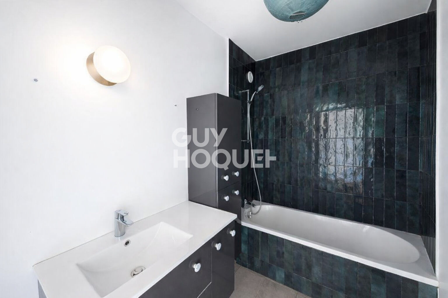 APPARTEMENT 2 PIECES 49 m² - BALCON, CAVE ET BOX - AUBERVILLIERS PORTE DE LA VILLETTE