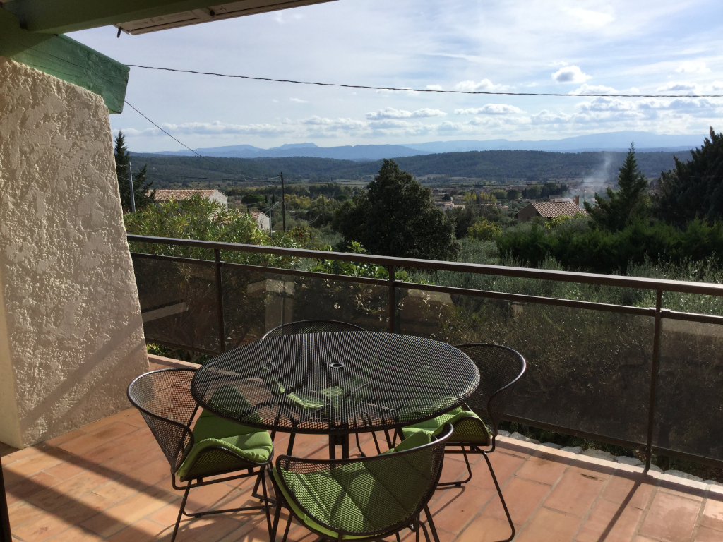 Maison d'environ 85 m² à vendre à TAVERNES (83670).