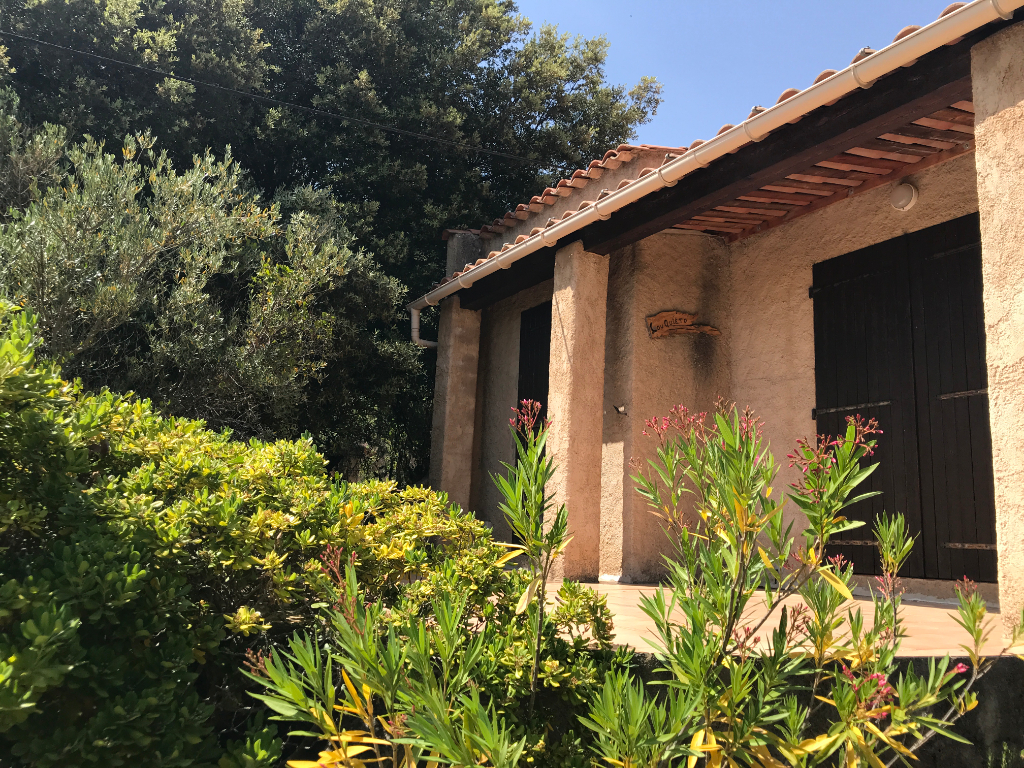 REGUSSE, maison sur un beau terrain de 4807 m2.