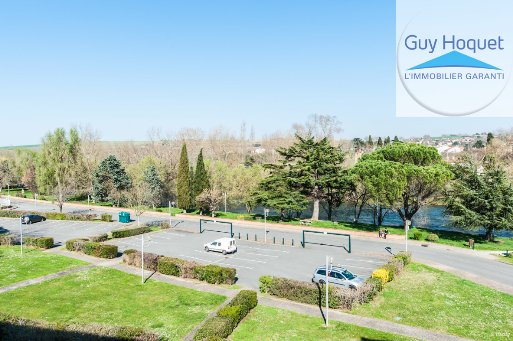 Appartement  T4 de  79 m2  avec Terrasse et grand garage fermé.