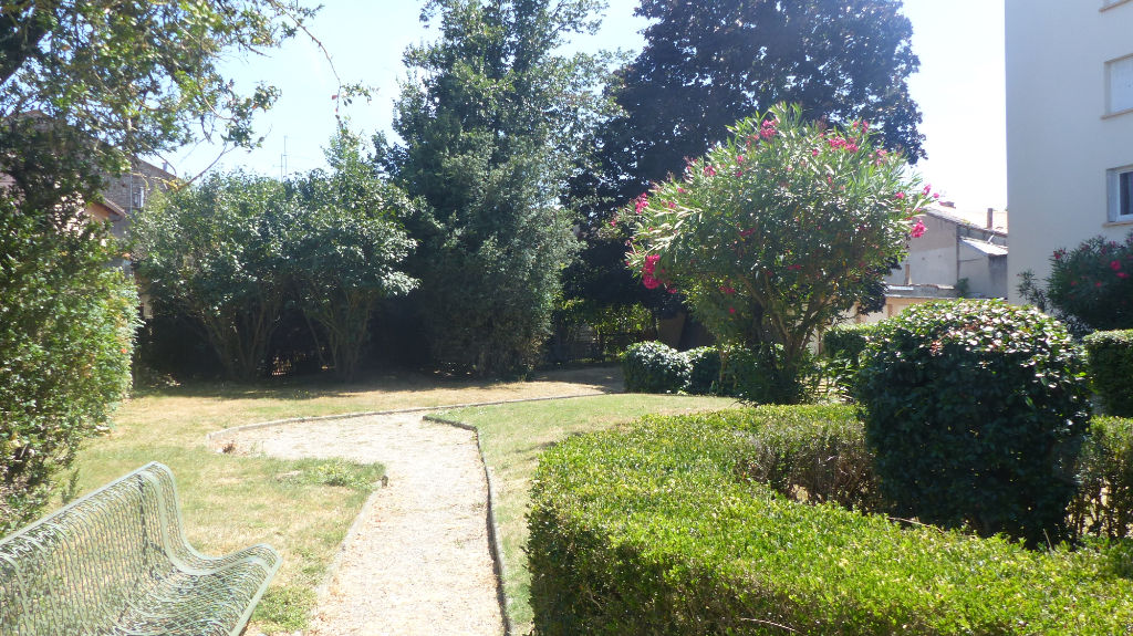 Vente d'un appartement T3 à AUTERIVE AU 1er étage.