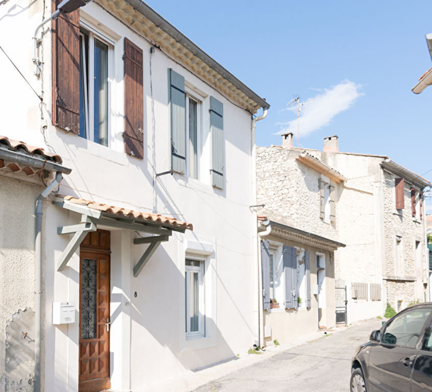 Maison 4 pièces d'environ 95 m² à vendre à CHATEAURENARD (13160).