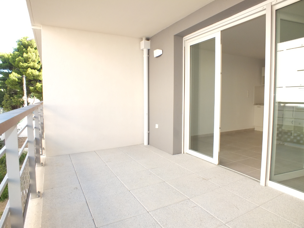 AVIGNON A LOUER GRAND STUDIO AVEC PARKING