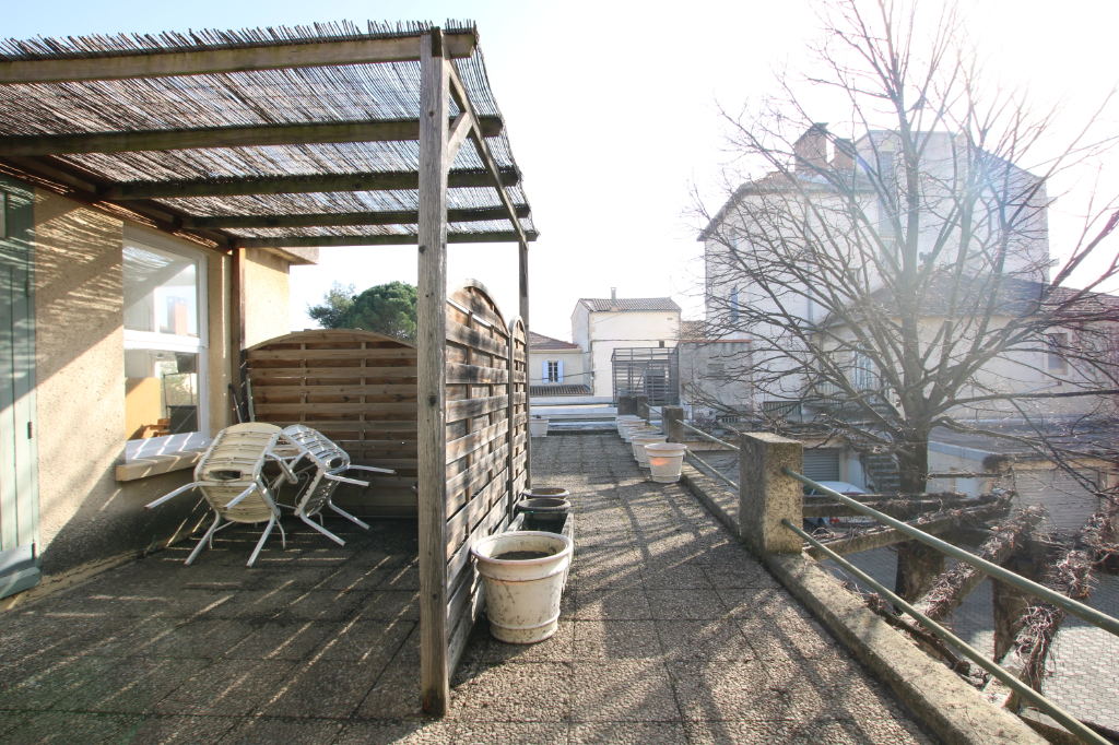 RARE ENSSEMBLE IMMOBILIER PROCHE REMPART