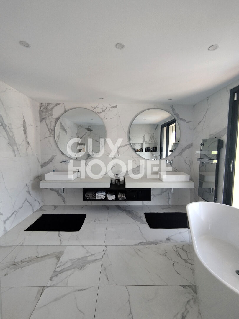 Maison 6 pièce(s) 187 m2 Le pontet