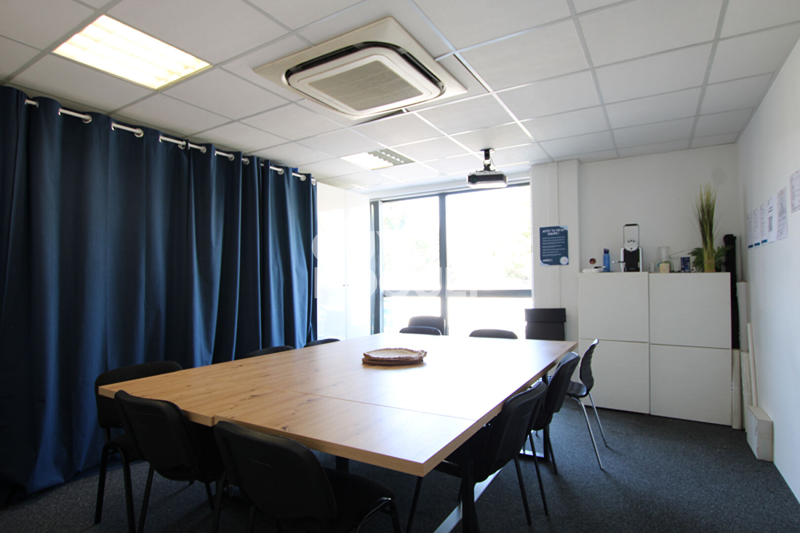 !!!!!RARE!!!!!!!!!  BUREAUX 180m² ZFU