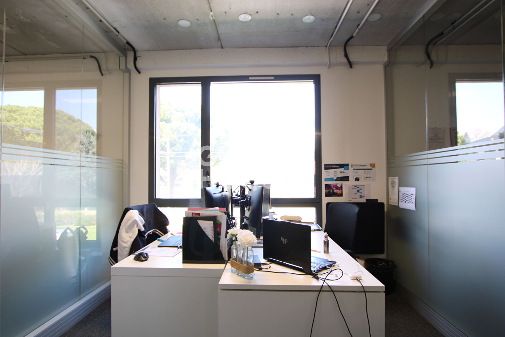 !!!!!RARE!!!!!!!!!  BUREAUX 180m² ZFU