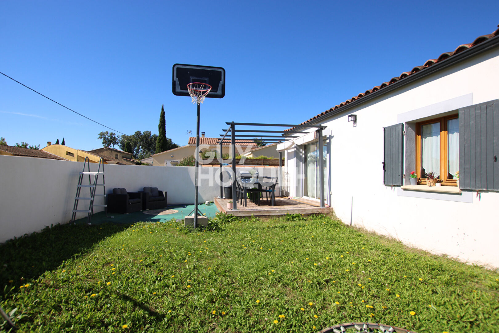 Rare Maison de plain-pied Entraigues sur la Sorgue
