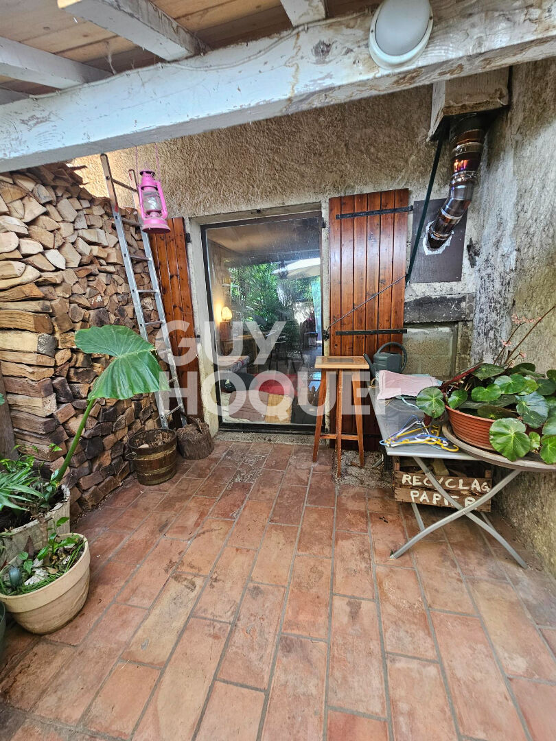 Maison  6 pièce(s) avec jardin et  deux garages