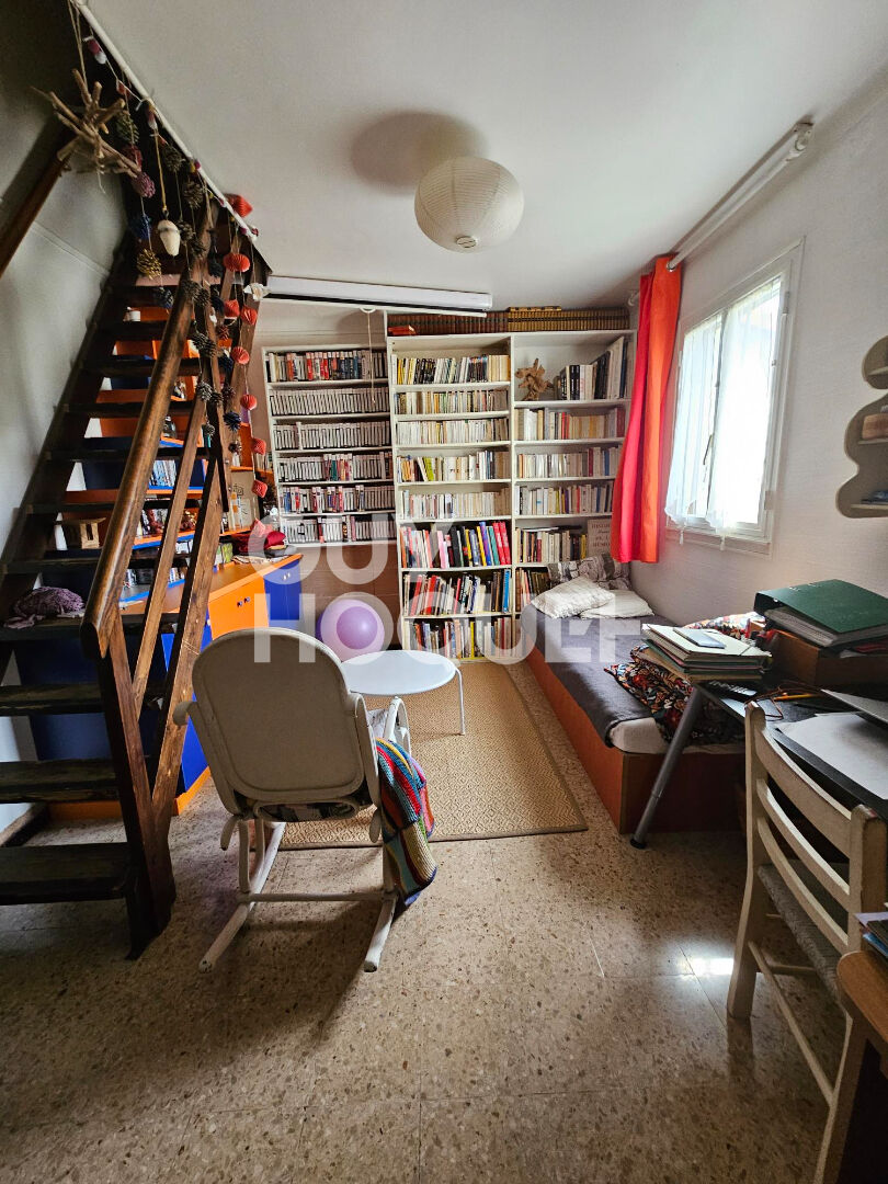 Maison  6 pièce(s) avec jardin et  deux garages