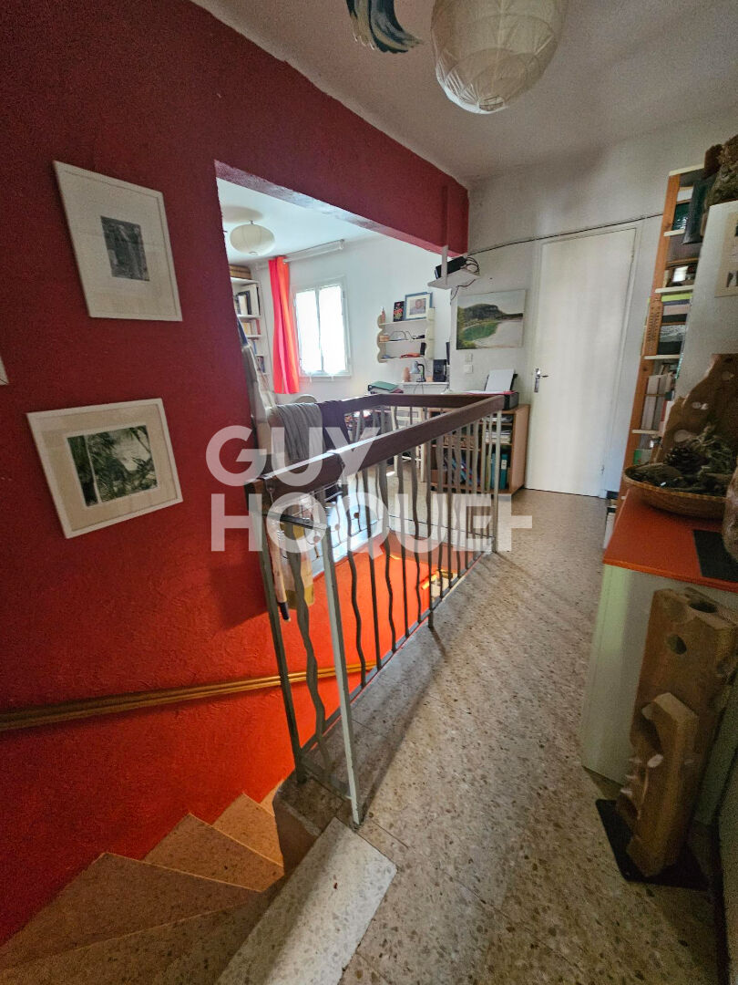 Maison  6 pièce(s) avec jardin et  deux garages