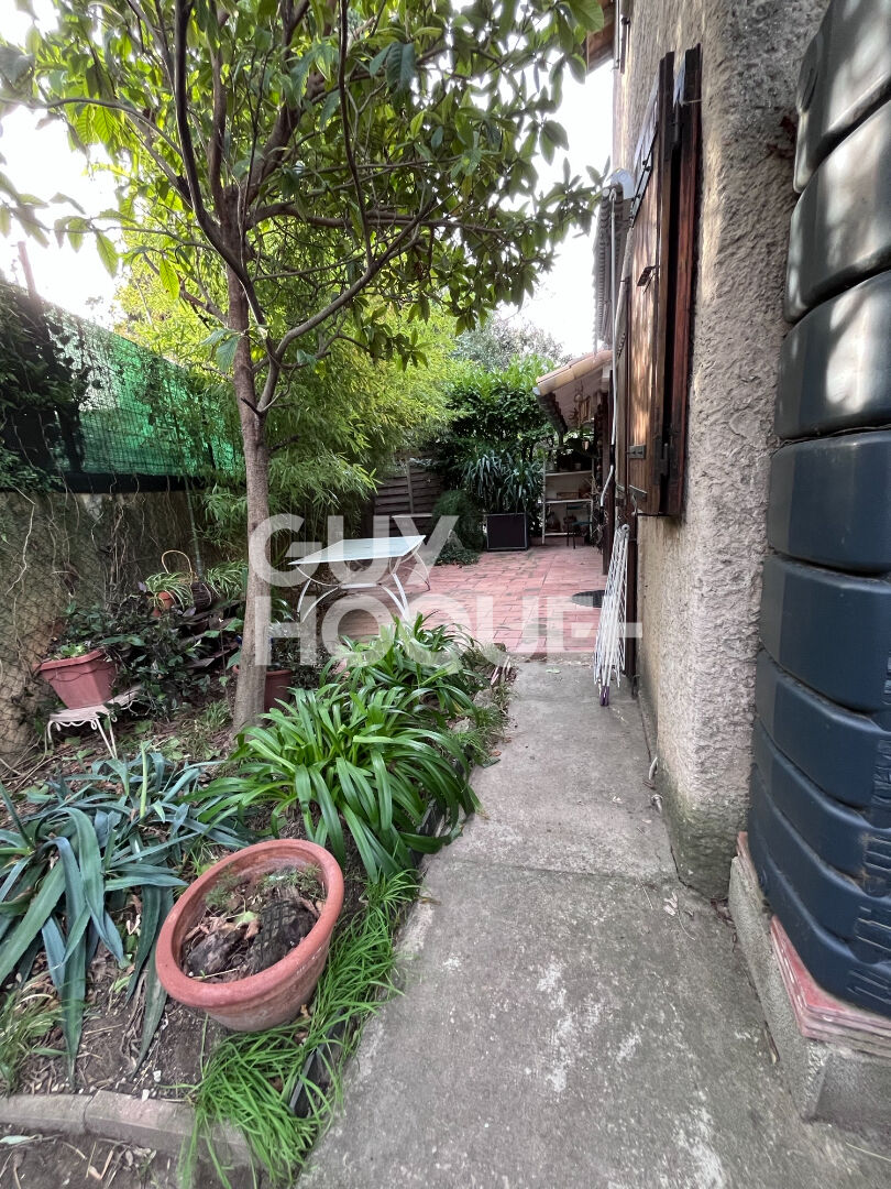 Maison  6 pièce(s) avec jardin et  deux garages