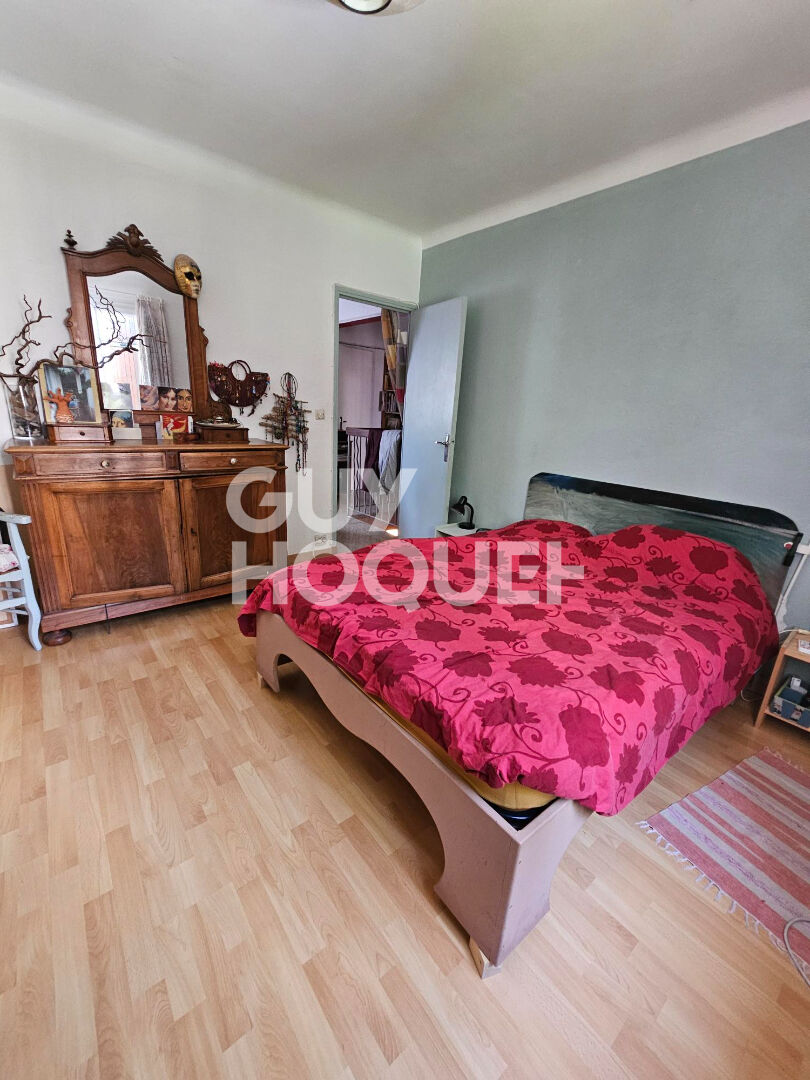 Maison  6 pièce(s) avec jardin et  deux garages