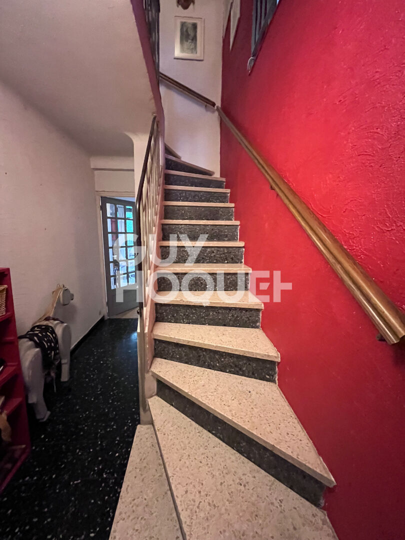 Maison  6 pièce(s) avec jardin et  deux garages