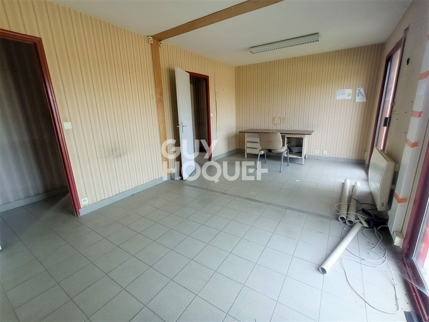 LOCAL D'ACTIVITE (BUREAU + ENTREPOT+ TERRAIN) 50530 Bacilly