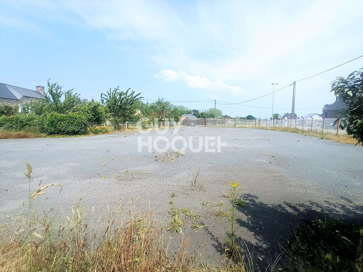 LOCAL D'ACTIVITE (BUREAU + ENTREPOT+ TERRAIN) 50530 Bacilly