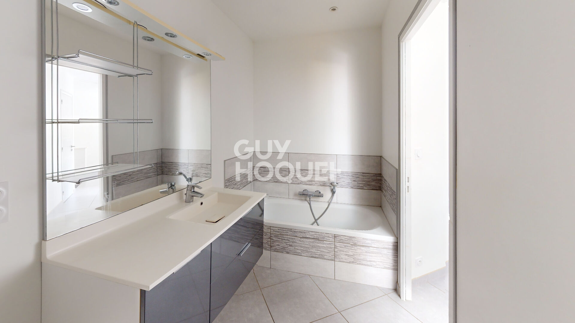 Maison Ducey Les Cheris 5 pièce(s) 94 m2